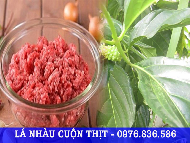 Lá nhàu cuộn thịt